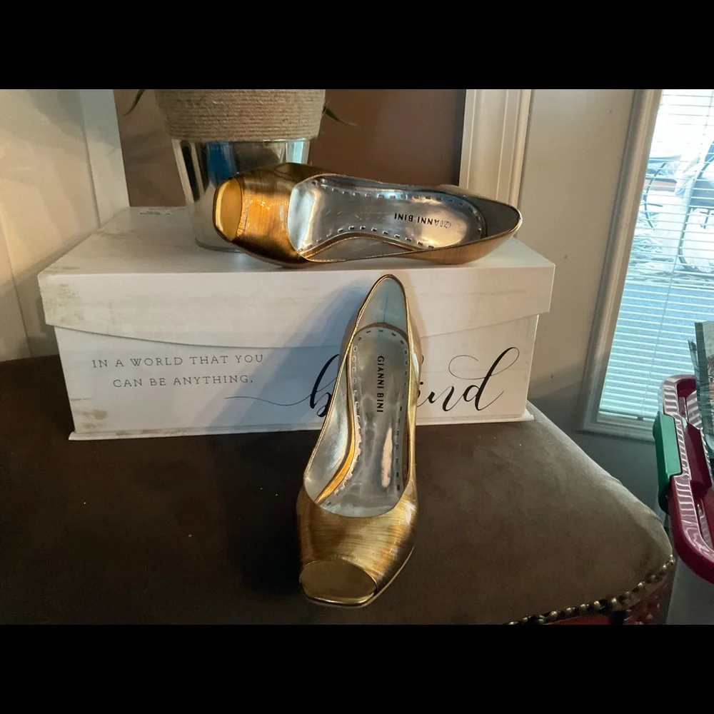 Gianni Bini Gold Bronze Peep Open Toe Pump Heels Sz 9